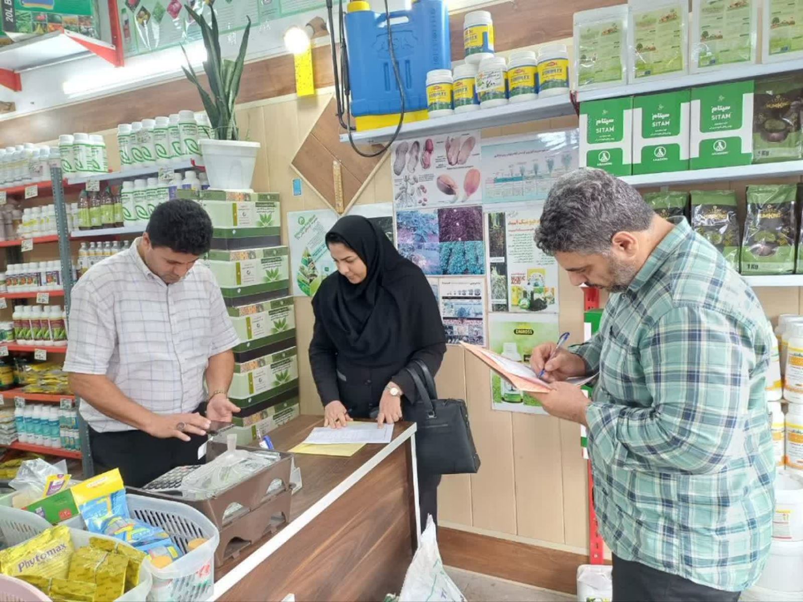 رئیس سازمان جهاد کشاورزی استان خبر داد:  آغاز پایش ۳۹۲ واحد عرضه کننده آفت‌کش‌های کشاورزی در گیلان